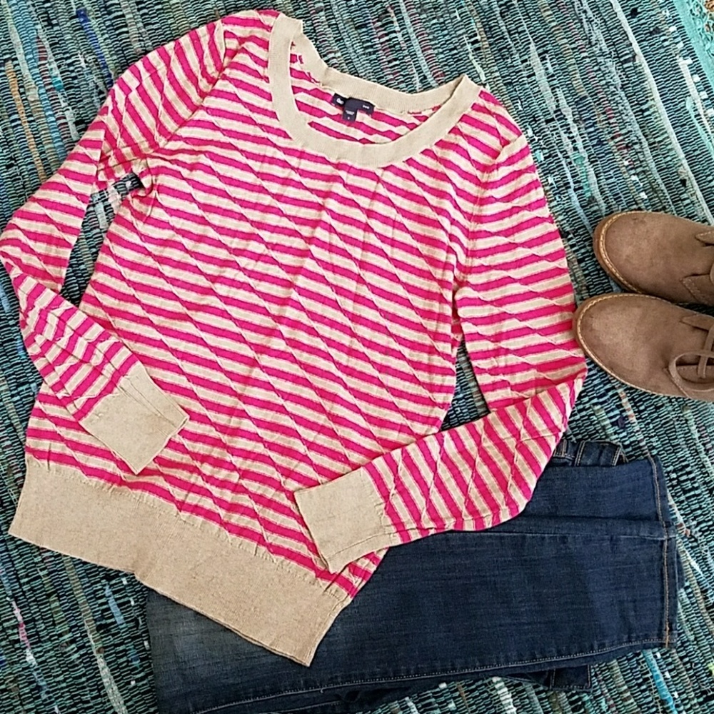 GAP sweater